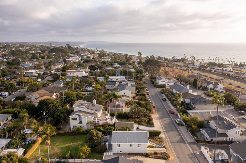 ENC-1035 - Charming Coastal Cottage House in Encinitas