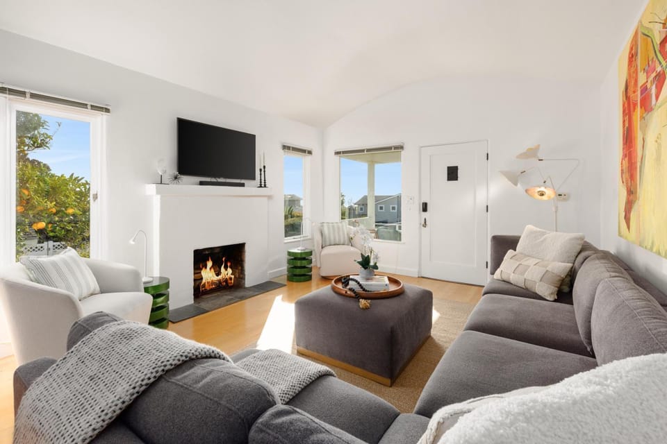 ENC-1035 - Charming Coastal Cottage House in Encinitas