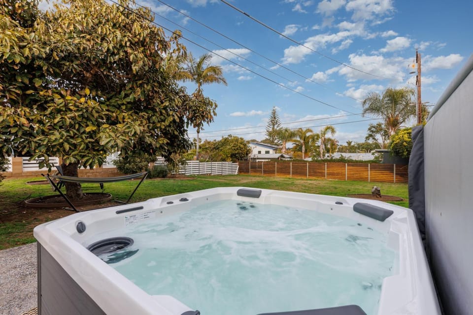 ENC-1035 - Charming Coastal Cottage House in Encinitas
