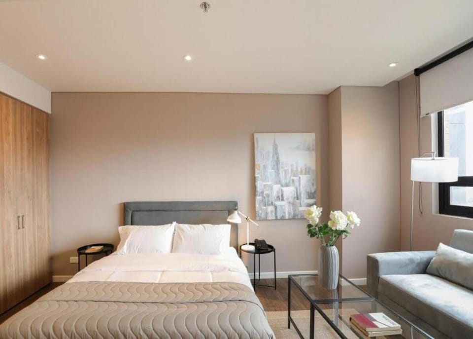 Bed, TV and multimedia, Living room, Photo of the whole room, Seating area, Bedroom, wardrobe