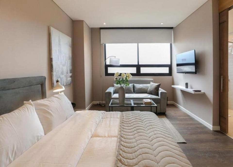 Bed, TV and multimedia, Living room, Photo of the whole room, Seating area, Bedroom
