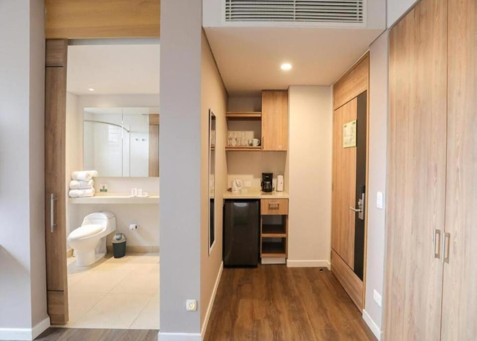 Bed, Bathroom, Kitchen or kitchenette, Photo of the whole room, Bedroom, towels