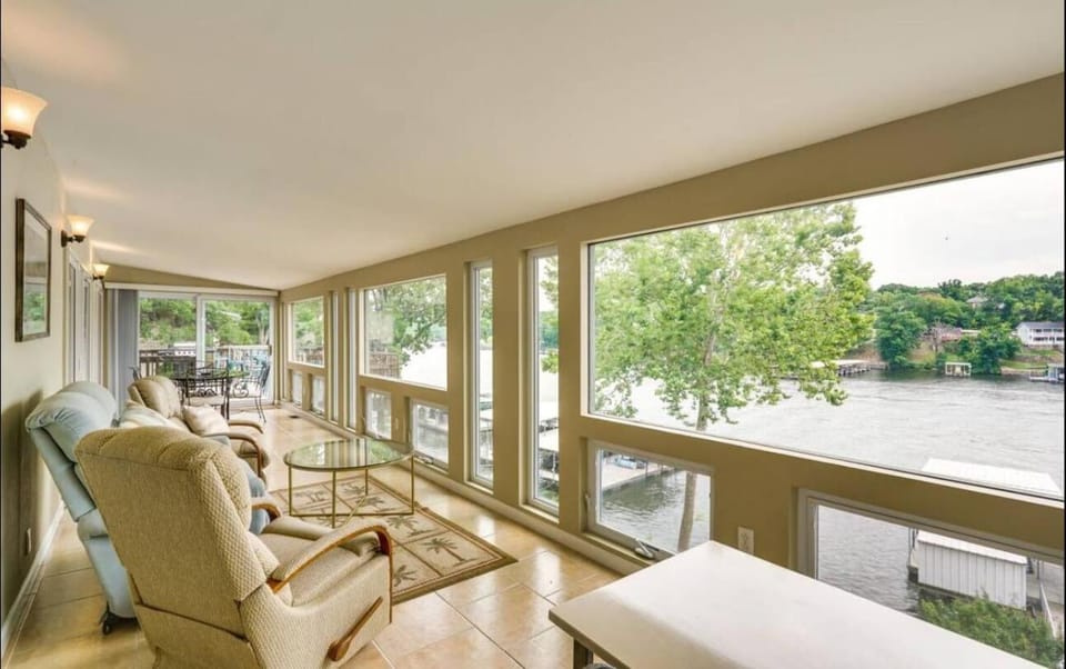 Backwater Cove 4 Bed25 BathDockDeck-Sleeps 12 House in Osage Beach