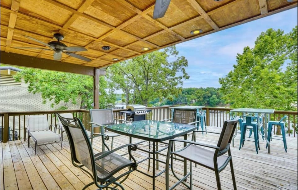 Backwater Cove 4 Bed25 BathDockDeck-Sleeps 12 House in Osage Beach
