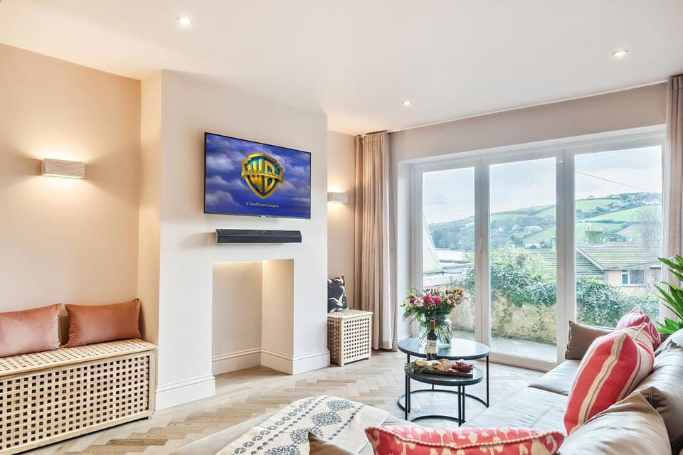 Natural landscape, TV and multimedia, View (from property/room), Living room, Seating area