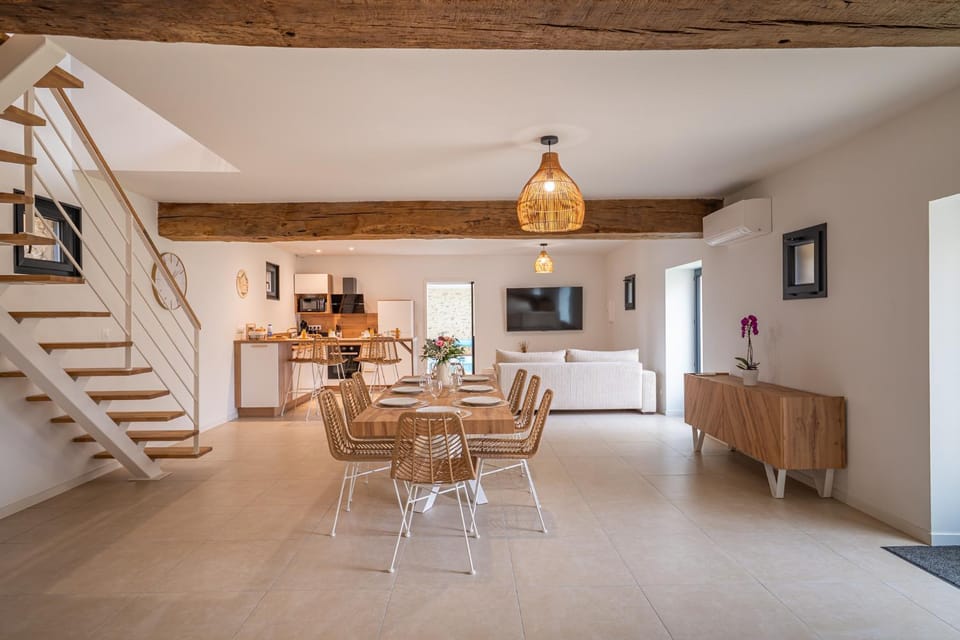 Grange de Clyna-Piscine & Spa à 10 min du circuit House in Pays de la Loire