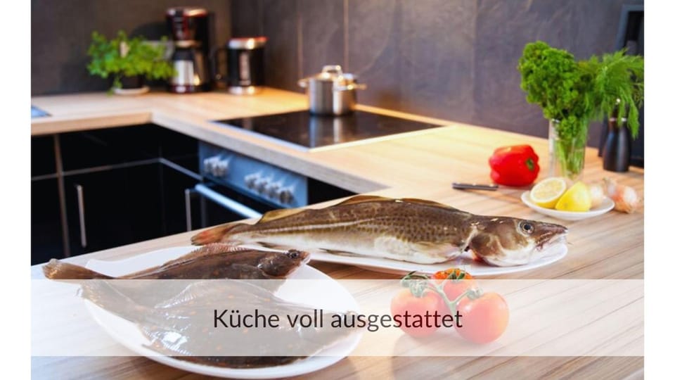 Kitchen or kitchenette, Food and drinks, Food