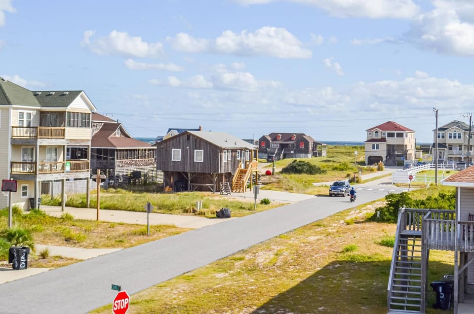 After Dune Delight - KDH MP 7, 300 Yds to Beach, Pool, Rooftop Deck w/Ocean View, Flex Stays House in Kill Devil Hills