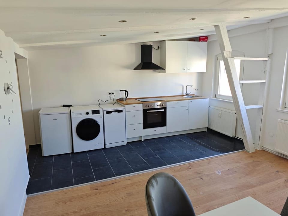 Neu saniertes Penthouse Apartment mit offener Wohnküche Apartment in Magdeburg
