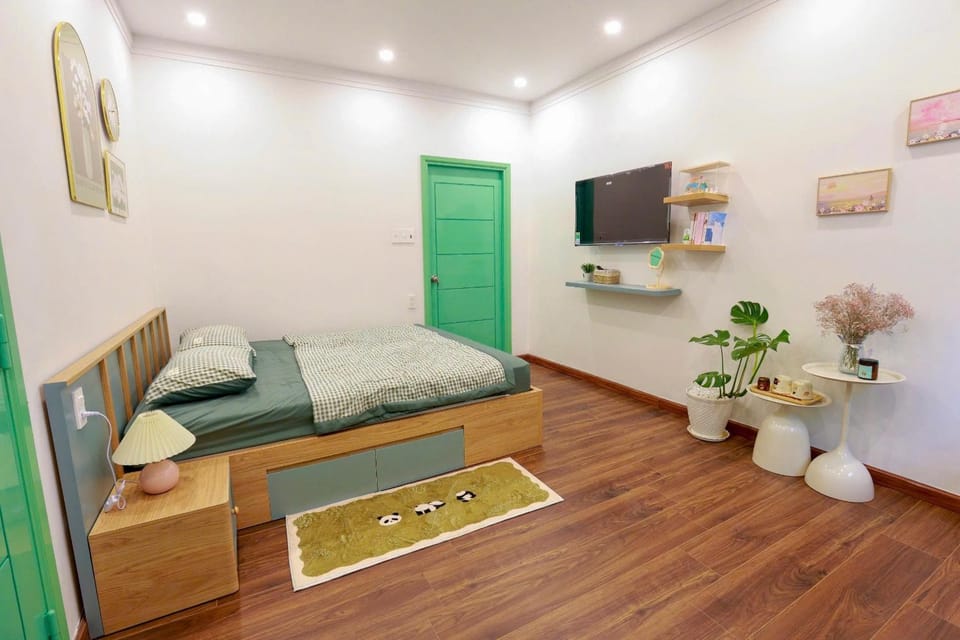 Photo of the whole room, Bedroom