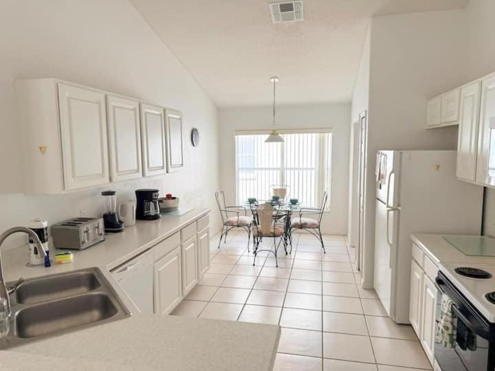 WS118LD - Lakeview - 4 Bedrooms Pool and Spa Villa in Four Corners