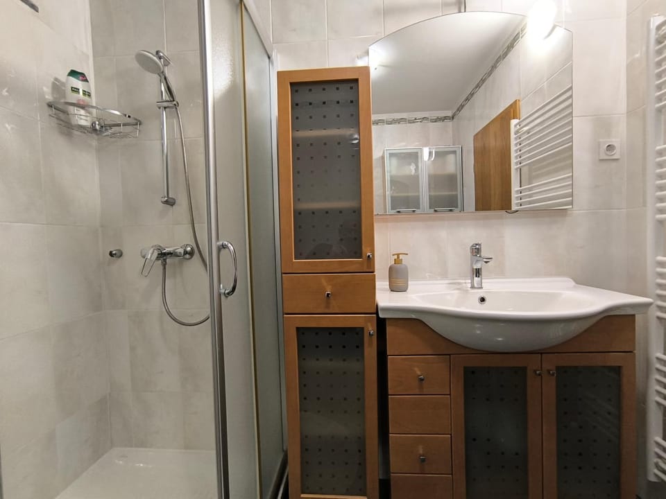Shower, Bathroom