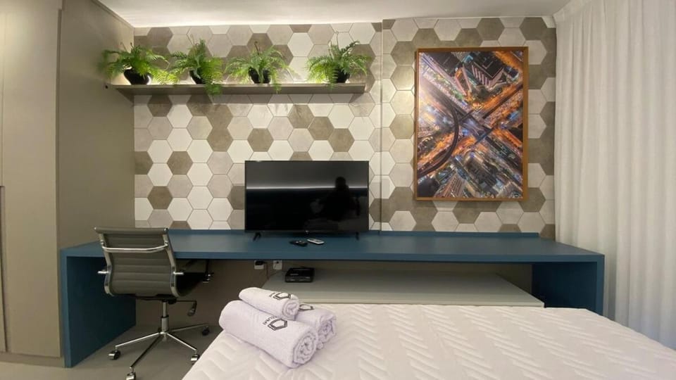 Bed, TV and multimedia, Bedroom