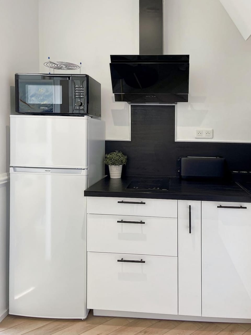 Kitchen or kitchenette, stove