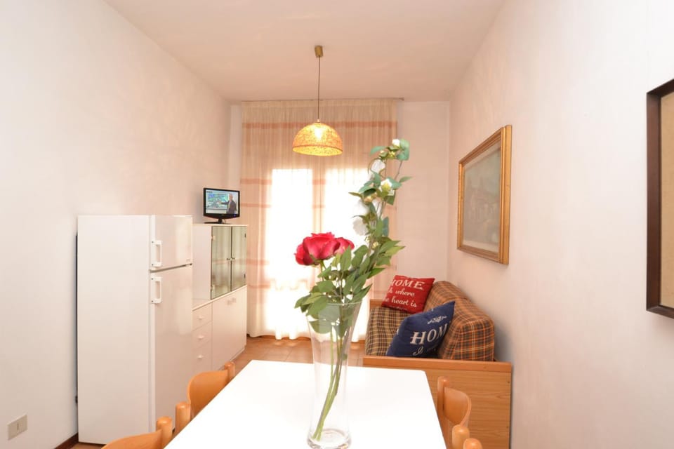 TV and multimedia, Kitchen or kitchenette, Dining area