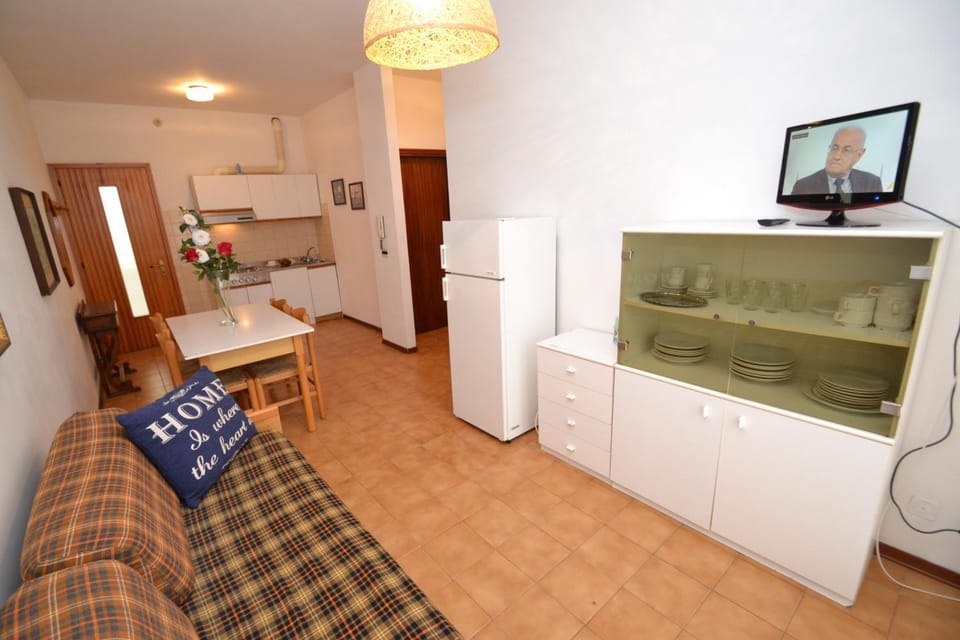 TV and multimedia, Kitchen or kitchenette, Living room, Dining area