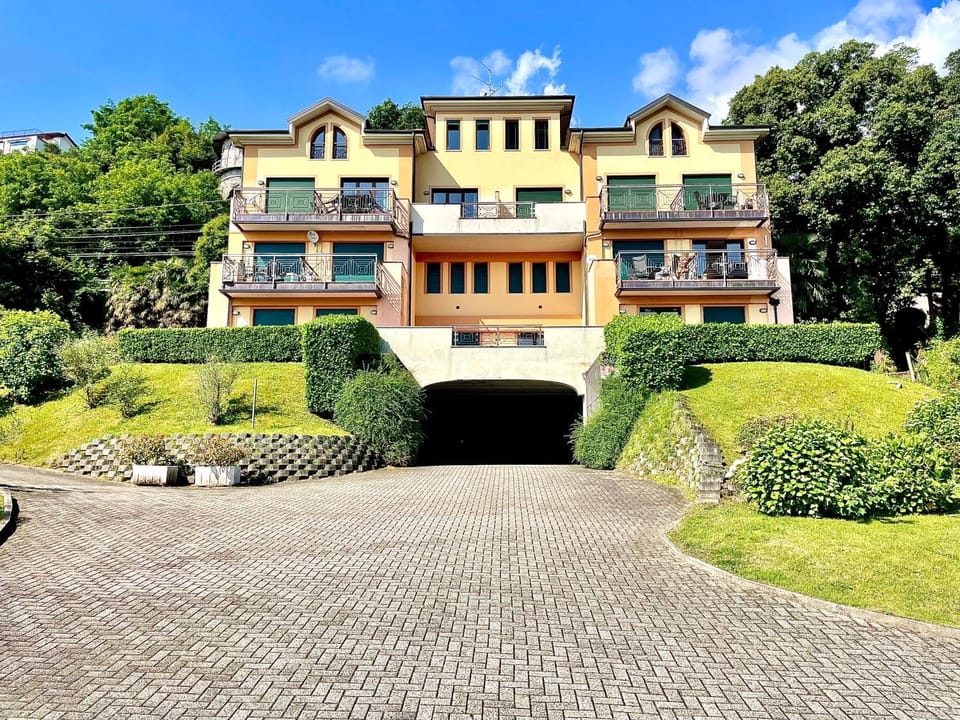 Property building, Spring, Day, Garden, Garden view
