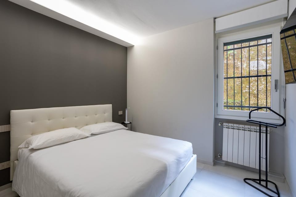 Bed, Photo of the whole room, Bedroom, internet, air conditioner