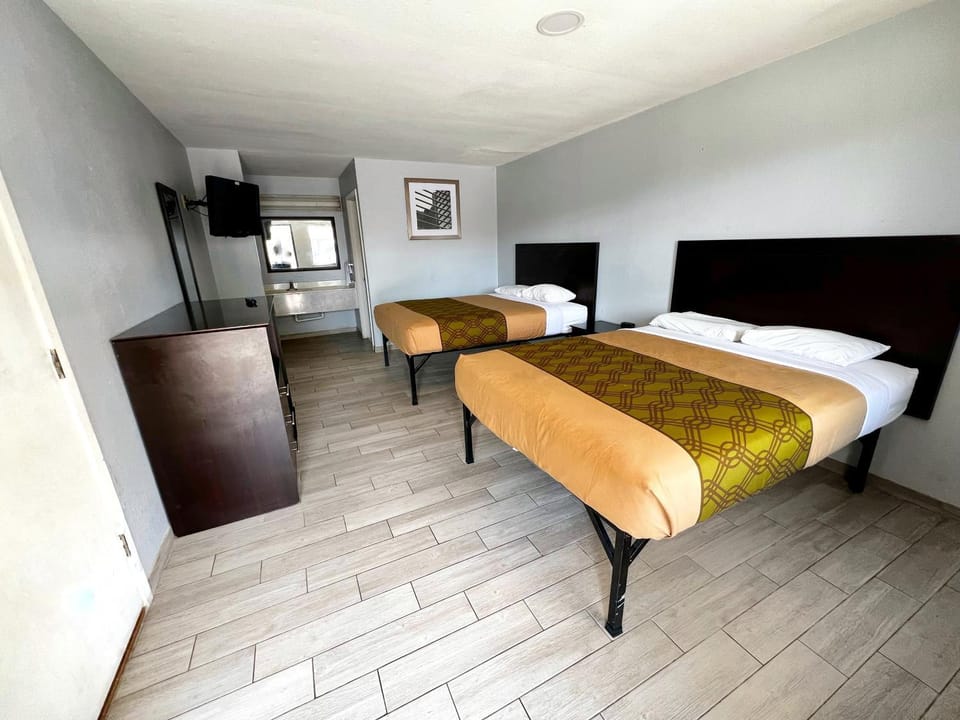 TV and multimedia, Photo of the whole room, Bedroom