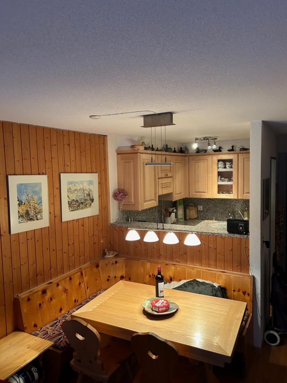 Kitchen or kitchenette, Dining area