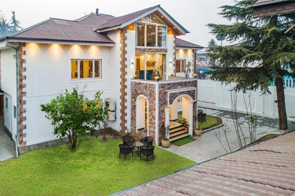 Property building, Natural landscape, Garden