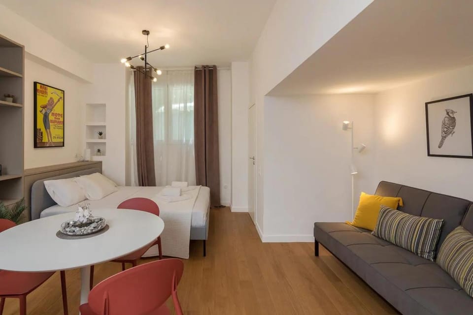 Property building, Bed, Living room, Photo of the whole room, Dining area, Bedroom