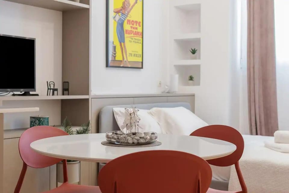 TV and multimedia, Kitchen or kitchenette, Living room, Dining area