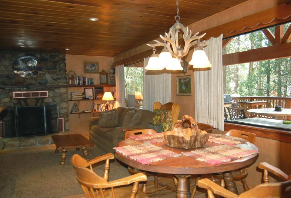 Deer Den House in Sierra Nevada