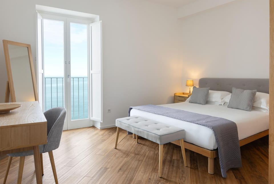 Bed, Photo of the whole room, Bedroom, Sea view