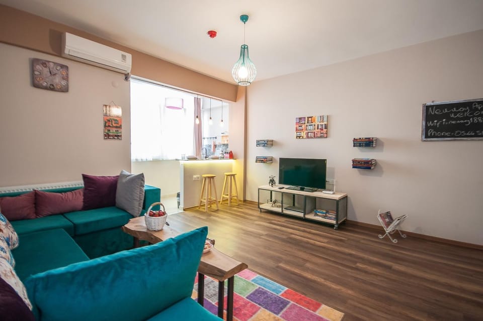 Day, Living room