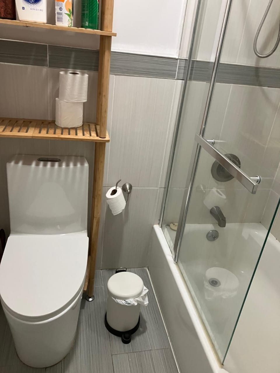 One Bedroom, NYC 45 min by Subway , Brooklyn, Brighton Beach Apartment in Brighton Beach