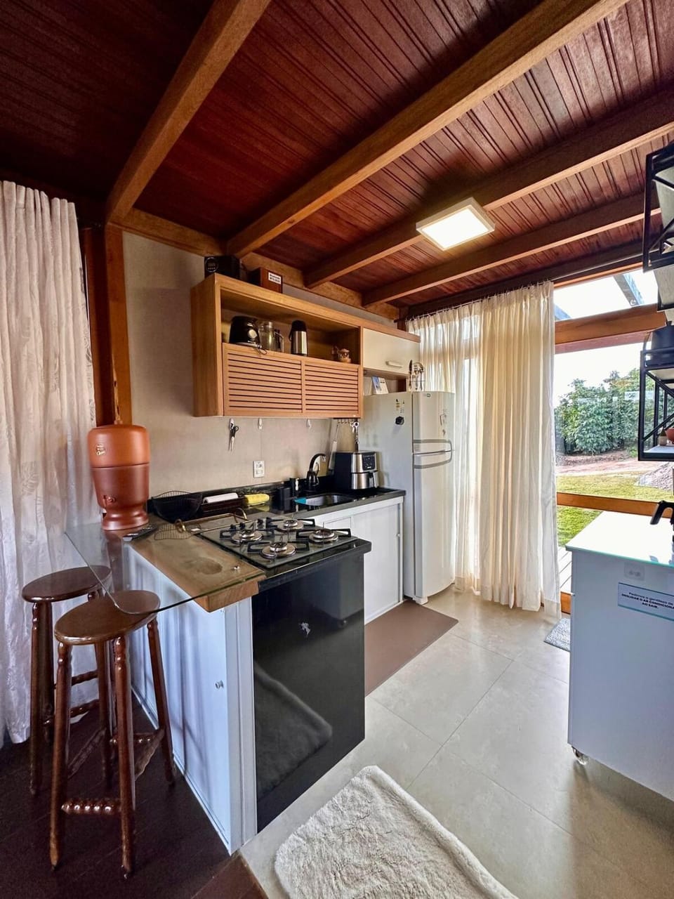 Kitchen or kitchenette, Dining area, oven, pet friendly, stove