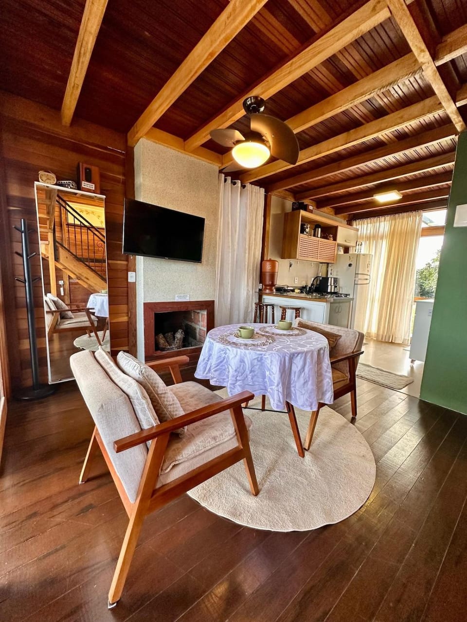Communal lounge/ TV room, TV and multimedia, Kitchen or kitchenette, Living room, Seating area, Dining area, Evening entertainment, fireplace