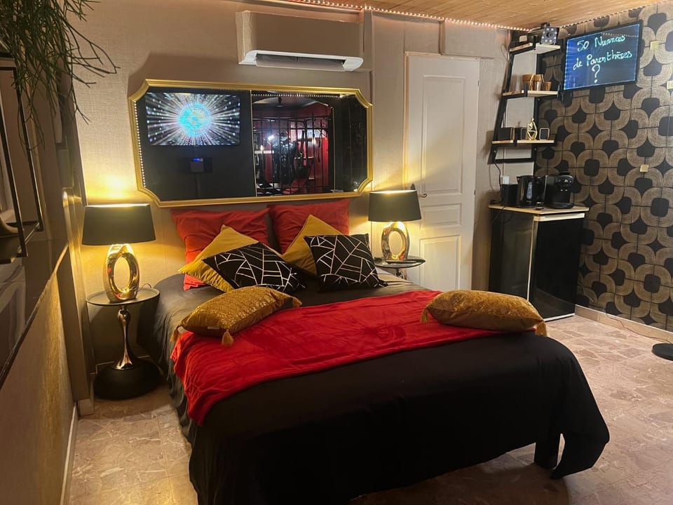 50 Nuances de Parenthèses Love hotel in Auvergne-Rhône-Alpes