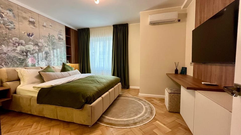TV and multimedia, Seating area, Bedroom