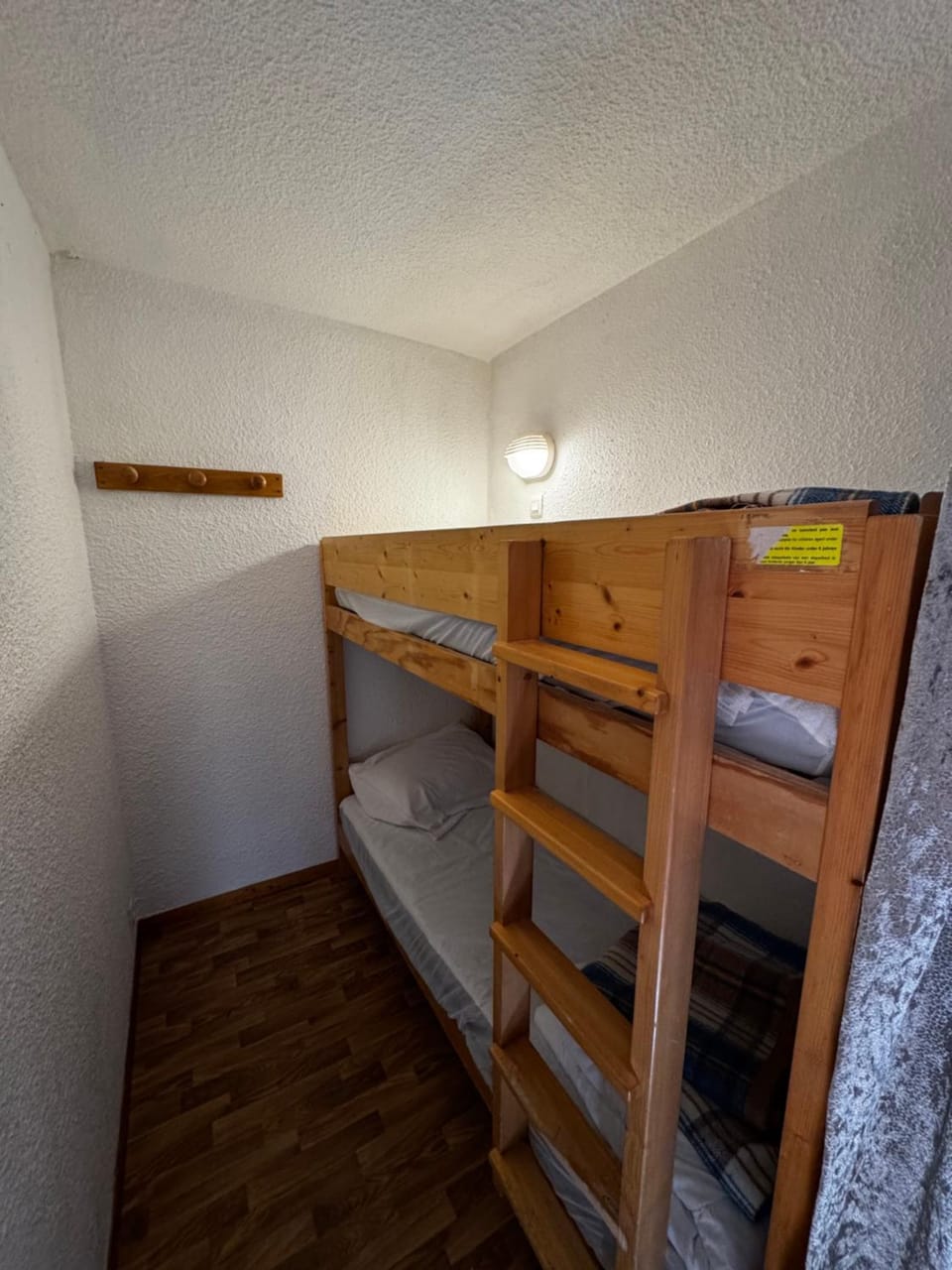 Bedroom, bunk bed
