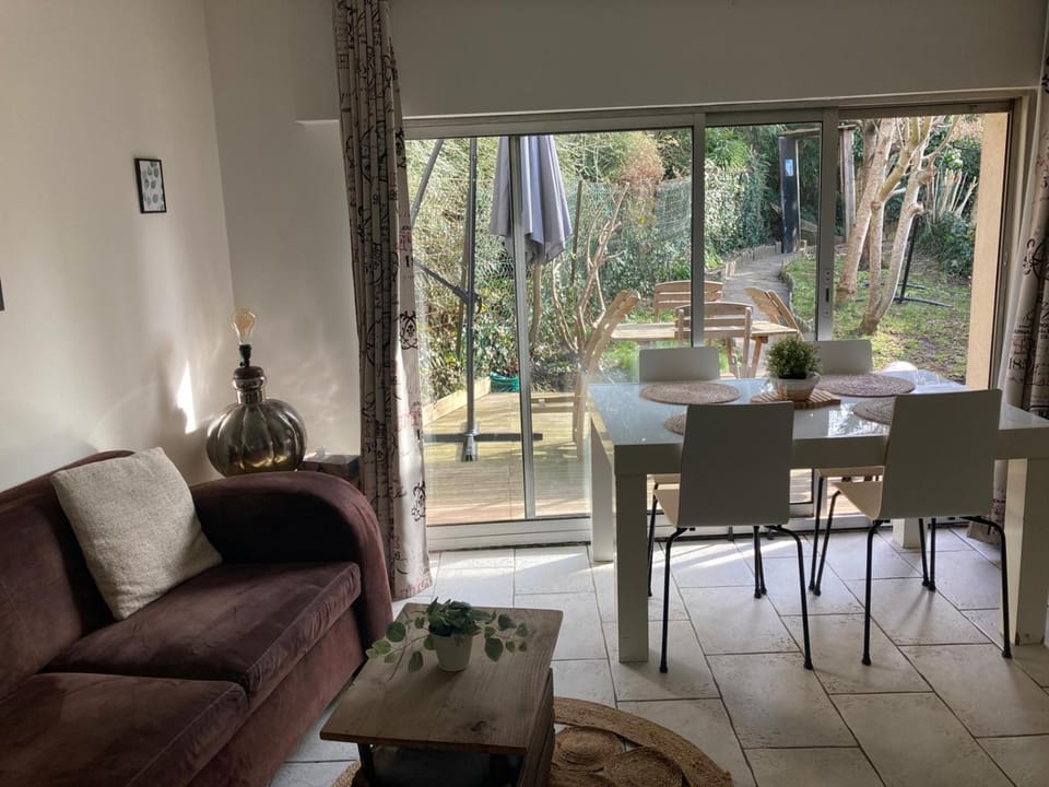 Maison avec vue sur Paris et la Tour Eiffel House in Saint-Maur-des-Fossés