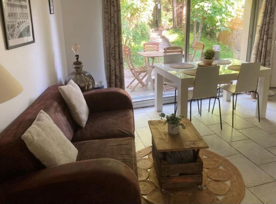 Maison avec vue sur Paris et la Tour Eiffel House in Saint-Maur-des-Fossés