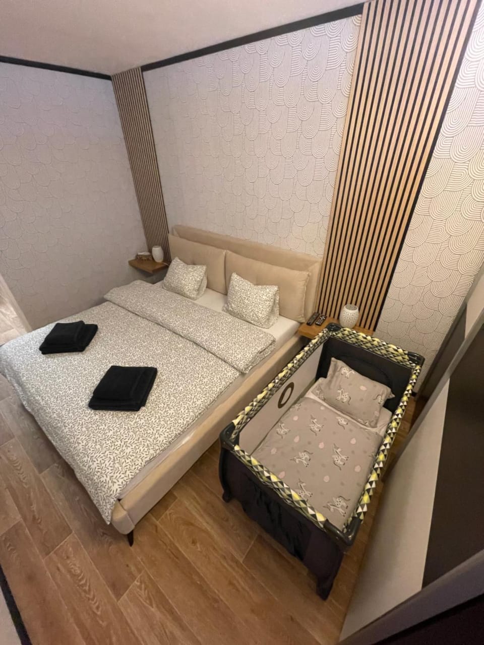 Bed, Photo of the whole room, Bedroom, cot, towels