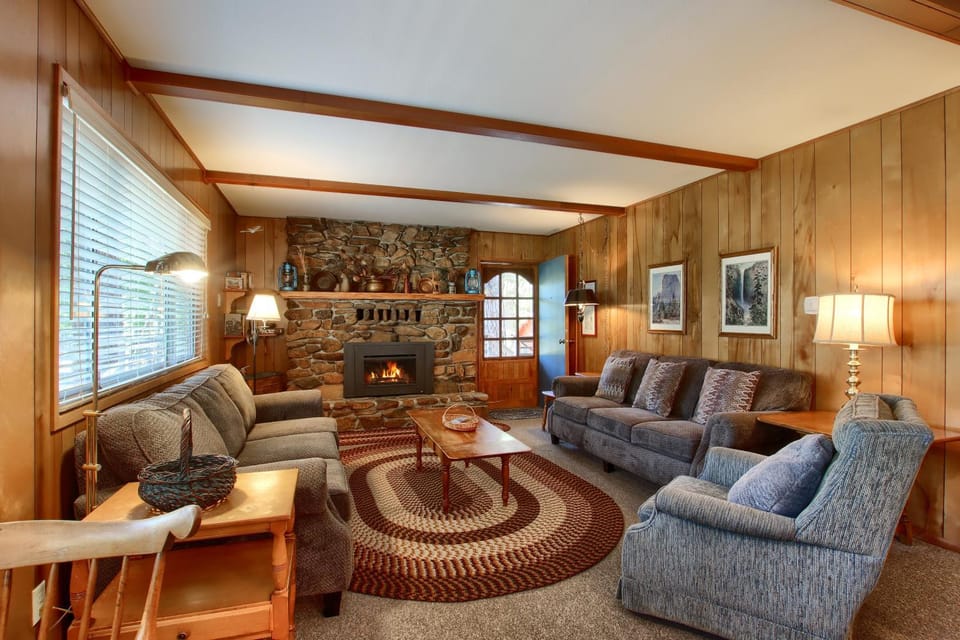 Quail Meadow House in Sierra Nevada