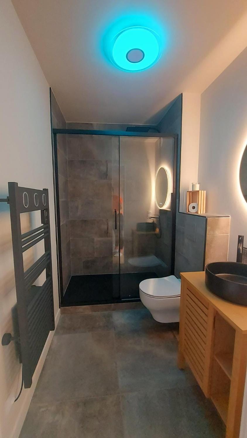 Shower, Toilet