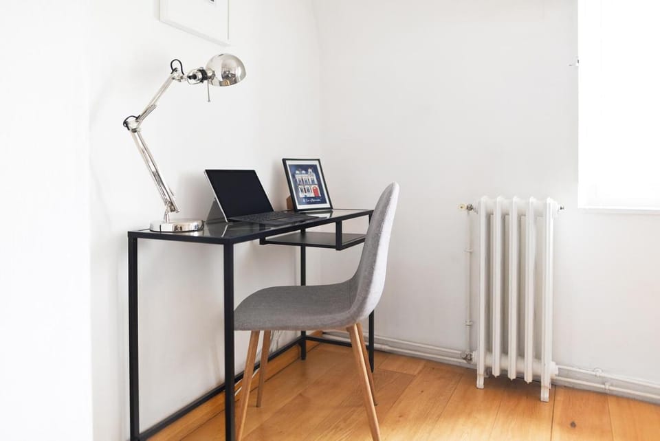 Seating area, internet