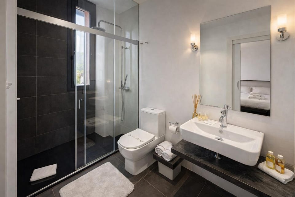 Shower, Toilet, Bathroom, towels
