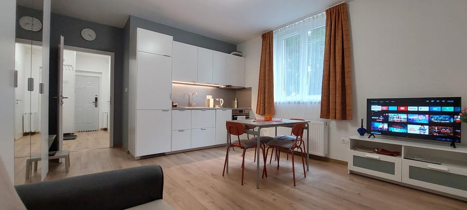 TV and multimedia, Kitchen or kitchenette, Dining area