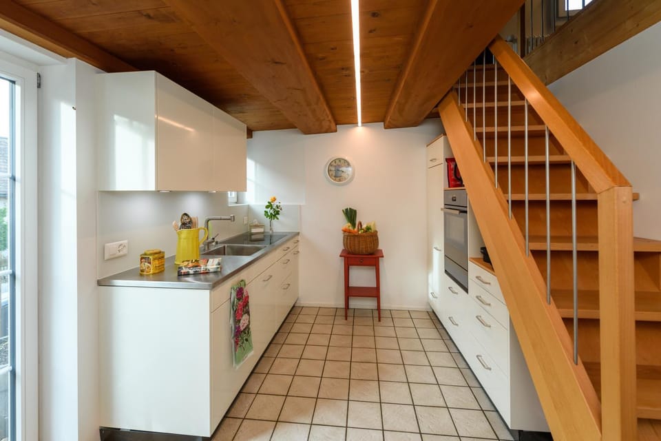 Kitchen or kitchenette, dishwasher, stove