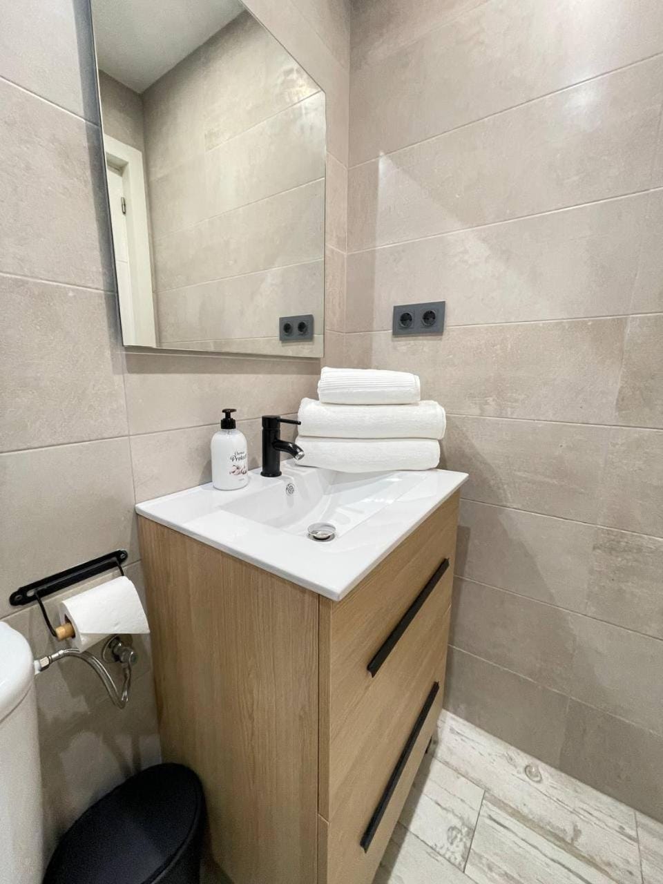 Bathroom, towels