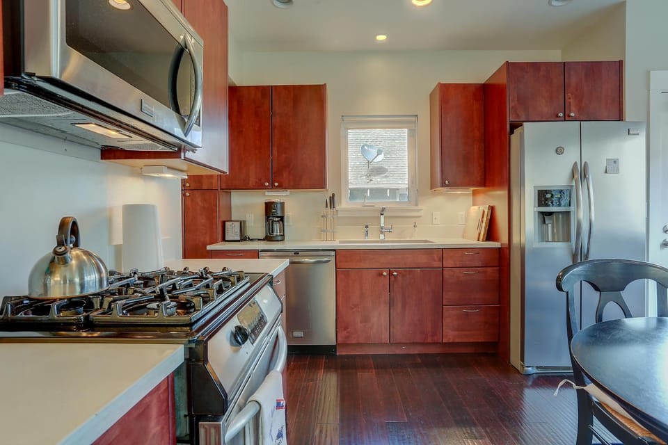 Surf's Up 30 Day Minimum House in Hood River