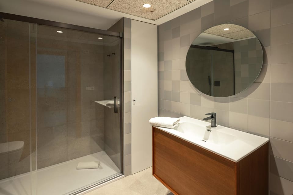 Shower, Bathroom, towels