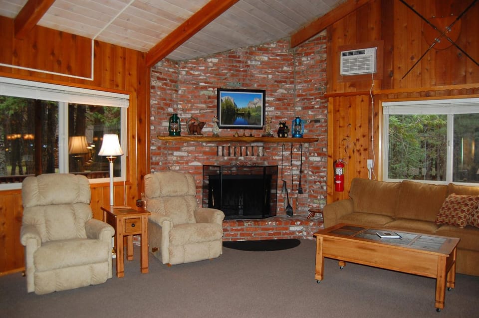 Dunning's Retreat House in Sierra Nevada