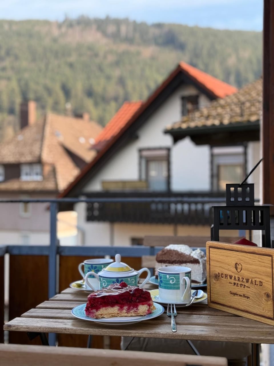 View (from property/room), Balcony/Terrace, Dining area, Mountain view